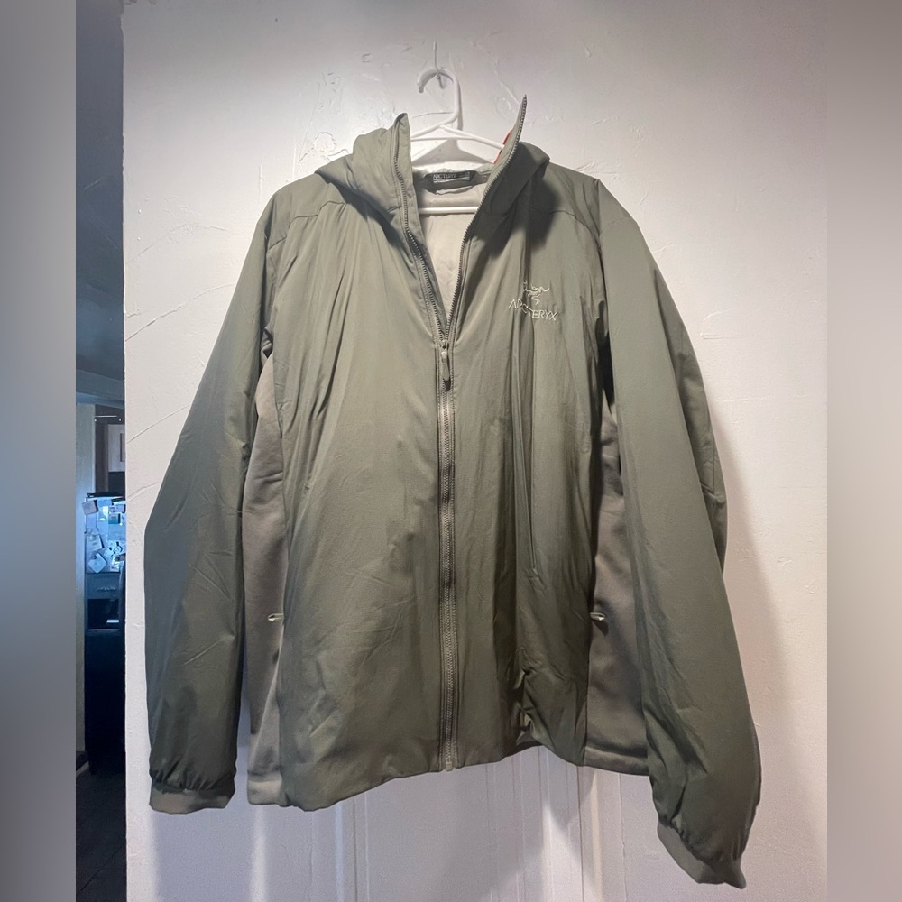 Arc’Teryx Atom LT Hooded Jacket size Large in Olive/Khaki